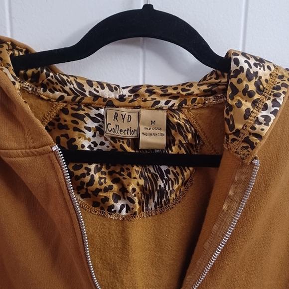 RYD Collection Animal Print Hoodie - Picture 2 of 6